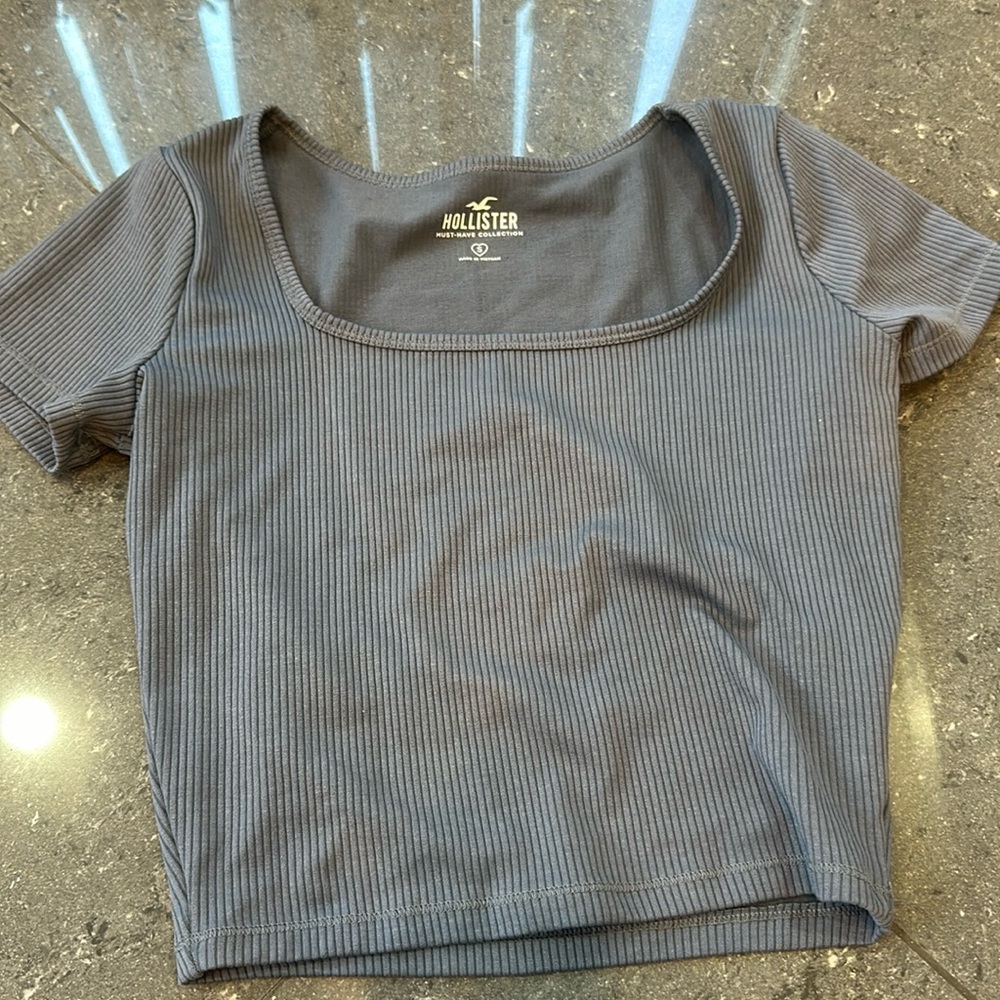 Gray ribbed crop top